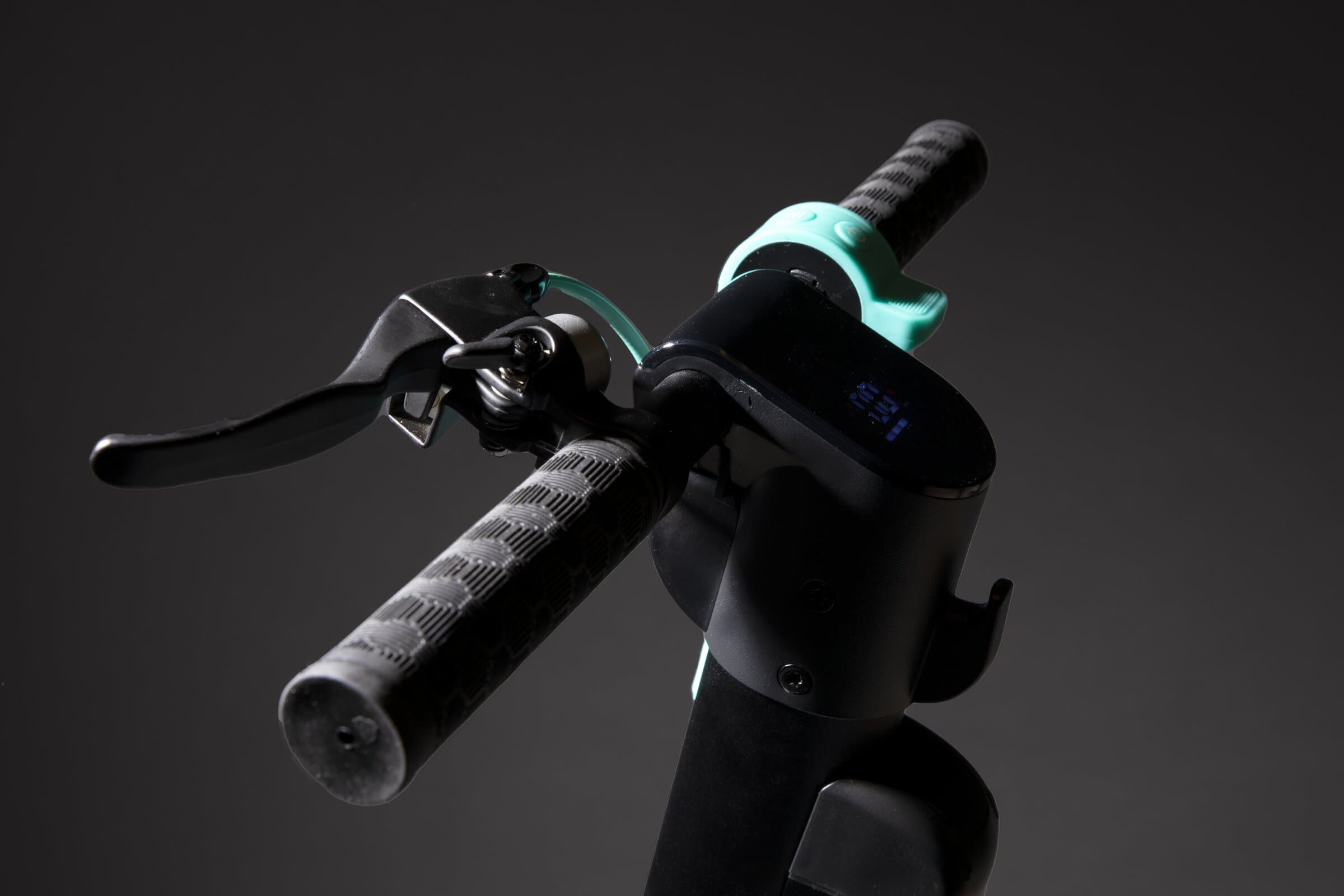 Handlebar Display and Brake Lever Detail